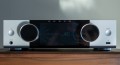 Onkyo-Y50-silver-zdjecie-z-przodu-lifestyle.jpg